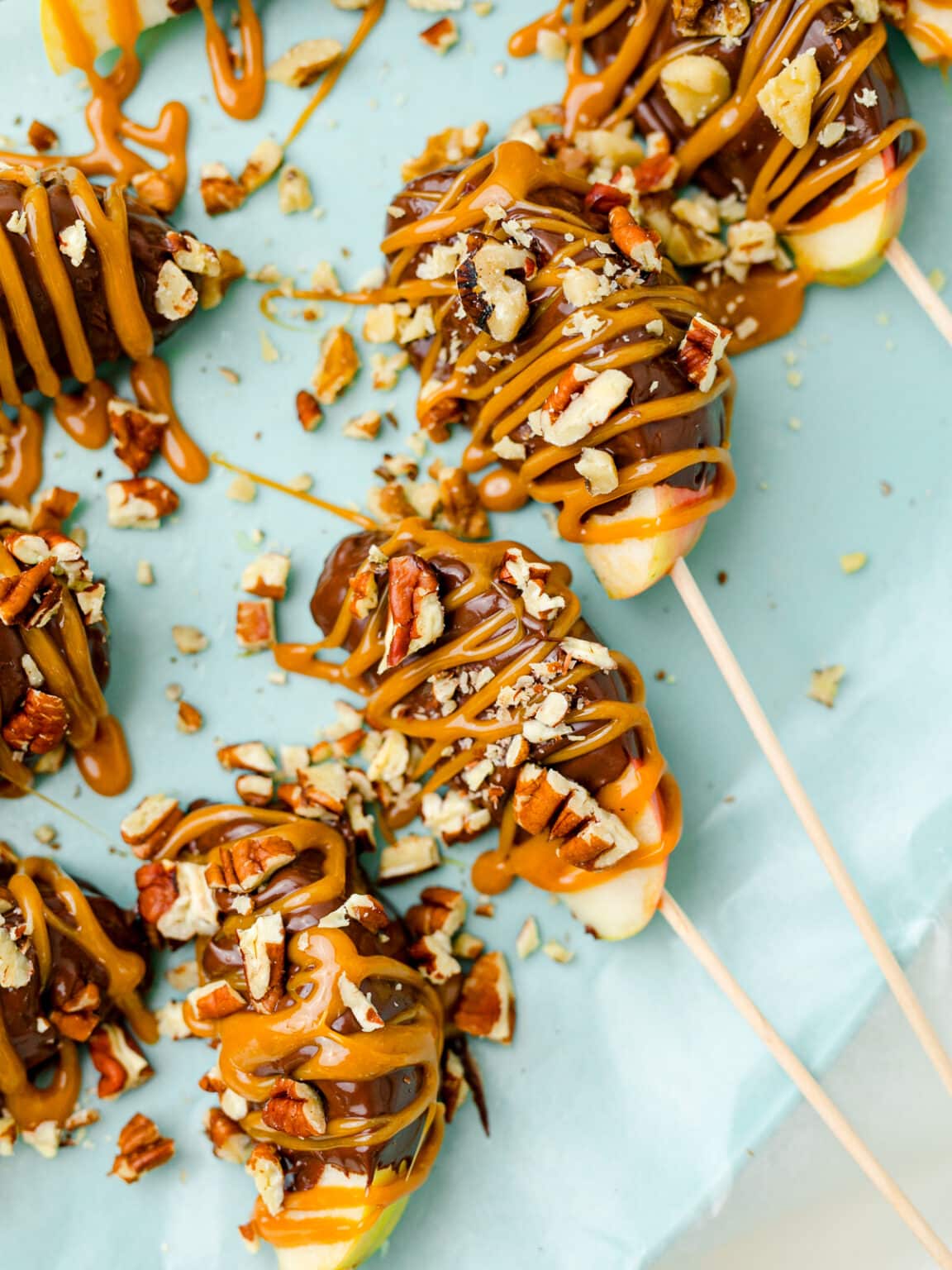 Chocolate Turtle Apple Slices - Sweet Tea and Sprinkles